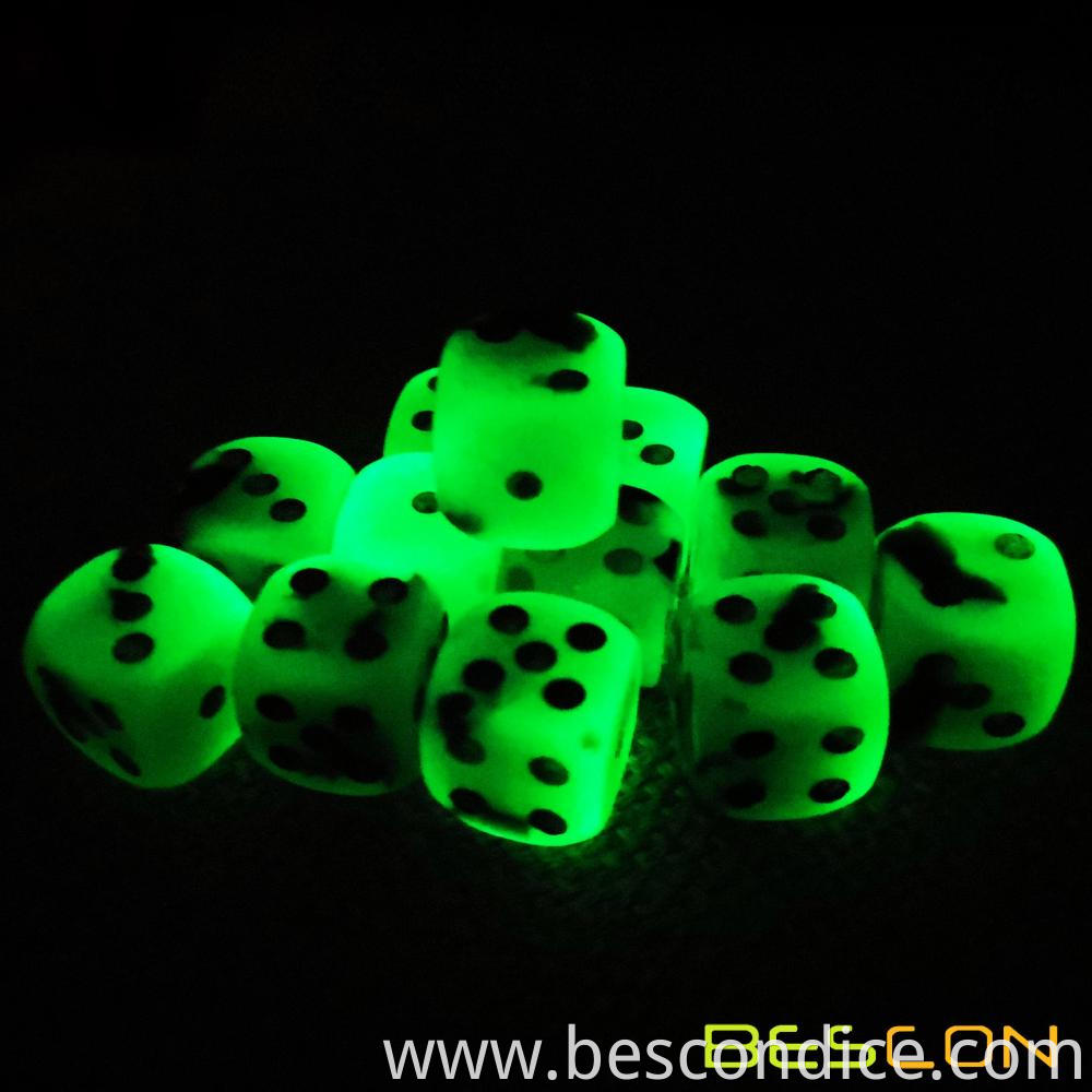 Two Tone Glowing Dice D6 16mm 2